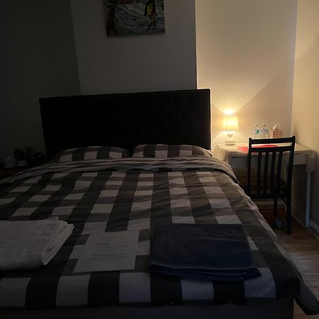 Large Double Bedroom With Free On Site Parking Kingston upon Thames  Extérieur photo
