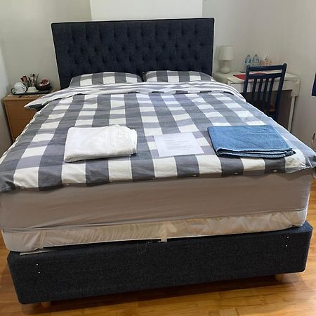 Large Double Bedroom With Free On Site Parking Kingston upon Thames  Extérieur photo