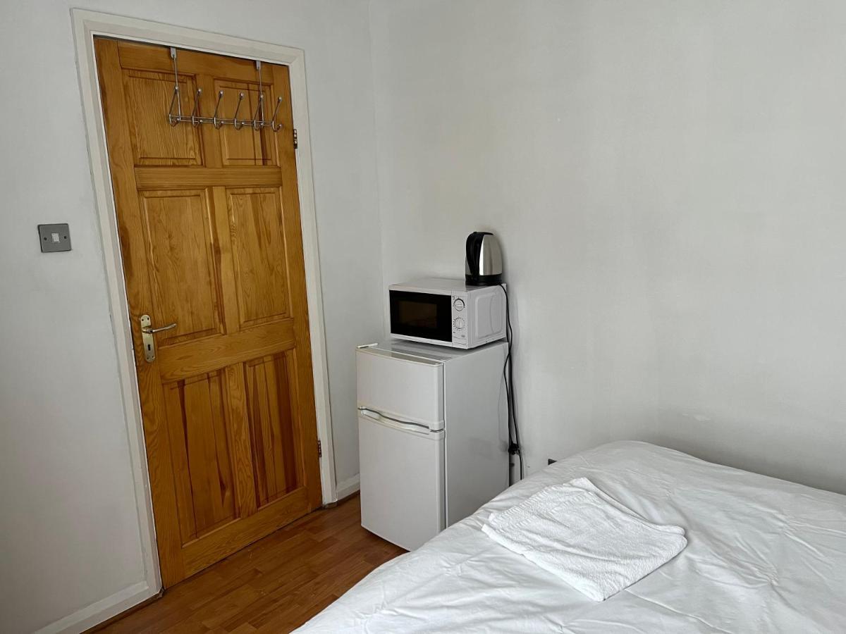 Large Double Bedroom With Free On Site Parking Kingston upon Thames  Extérieur photo