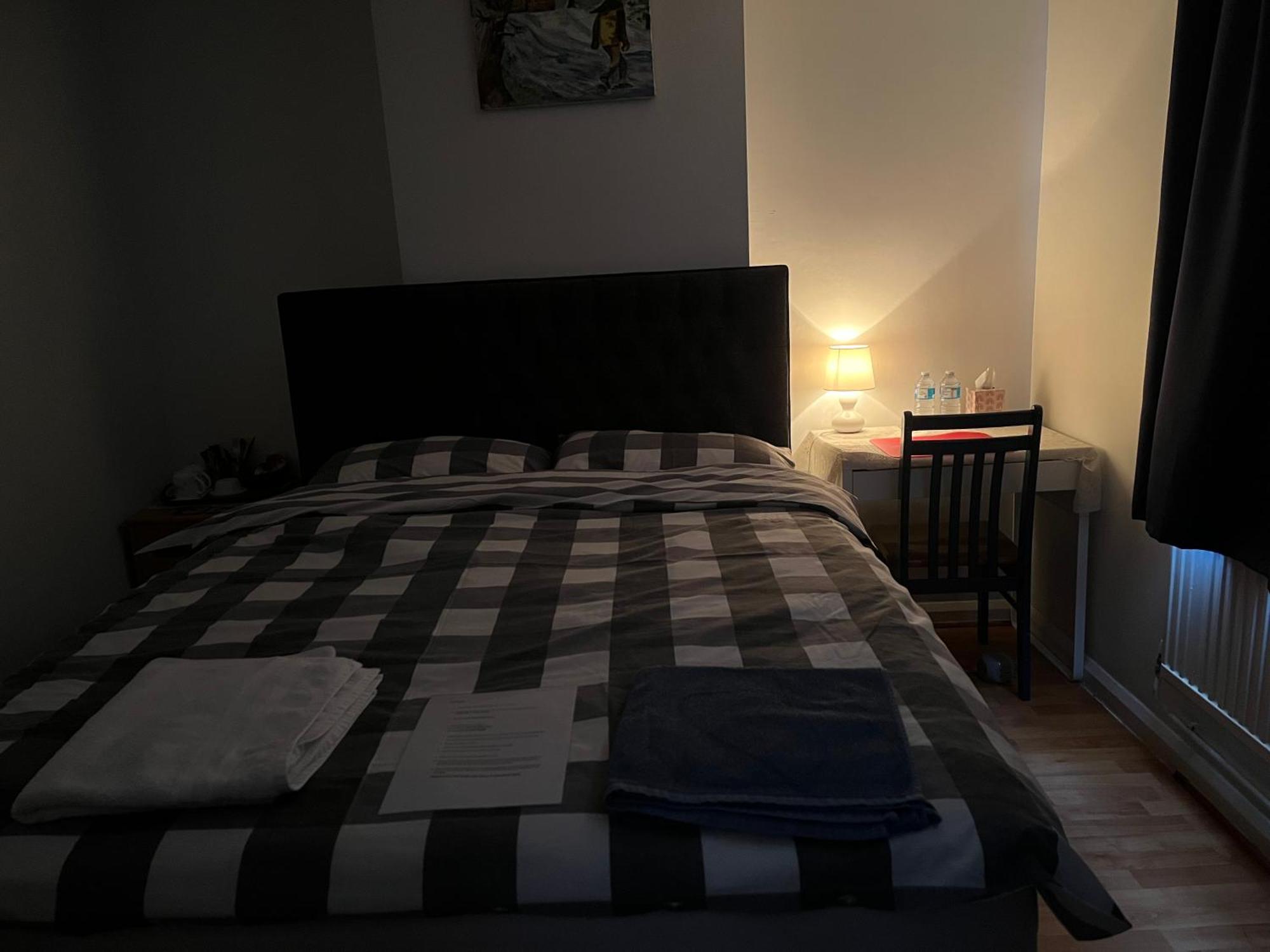 Large Double Bedroom With Free On Site Parking Kingston upon Thames  Extérieur photo
